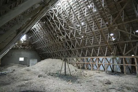 Large attic with truss framing