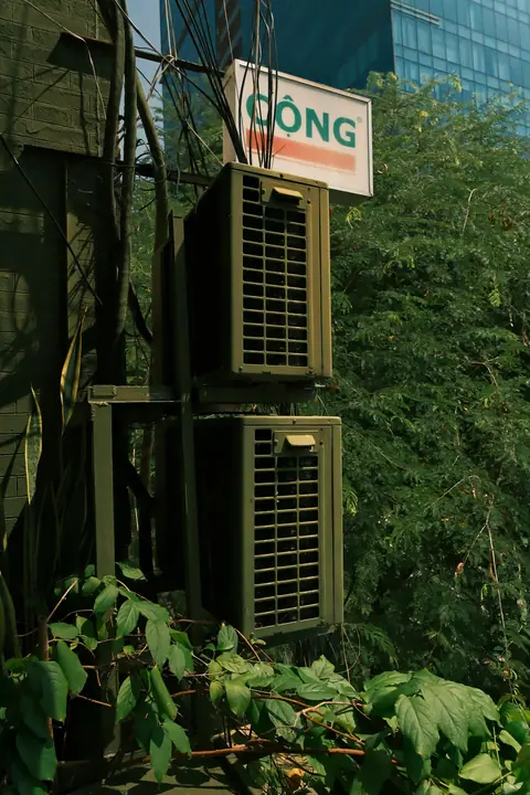 Stacked outdoor units